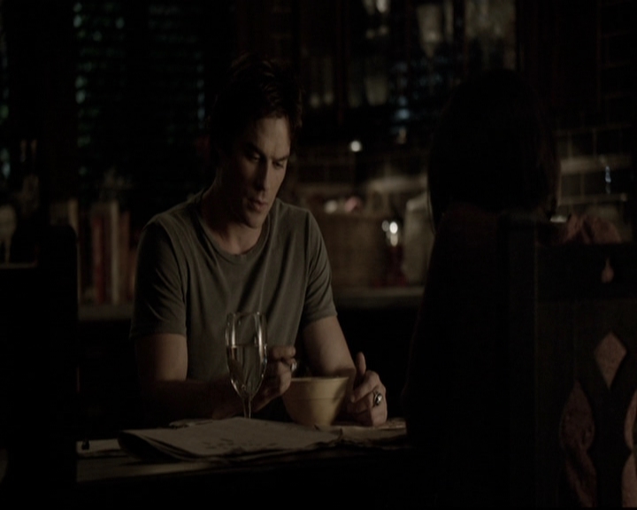 VampireDiariesWorld-dot-nl_6x02YellowLedbetter2263.jpg