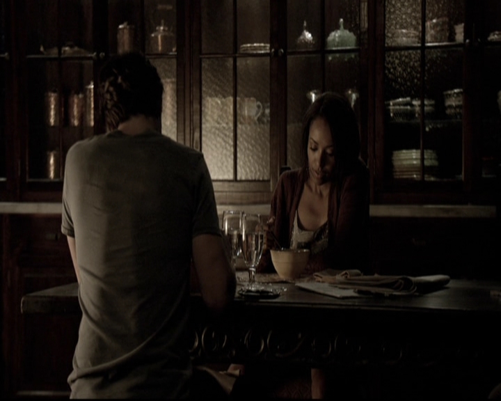 VampireDiariesWorld-dot-nl_6x02YellowLedbetter2265.jpg