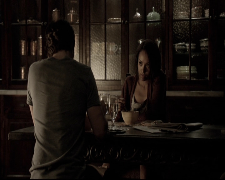 VampireDiariesWorld-dot-nl_6x02YellowLedbetter2266.jpg