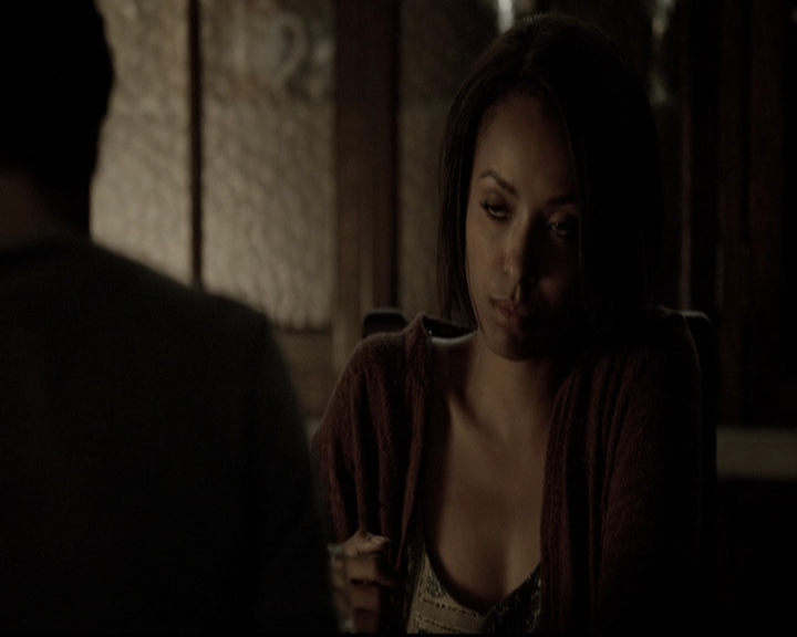 VampireDiariesWorld-dot-nl_6x02YellowLedbetter2270.jpg