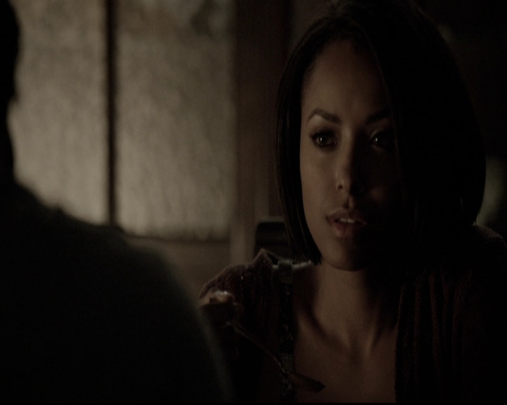 VampireDiariesWorld-dot-nl_6x02YellowLedbetter2297.jpg