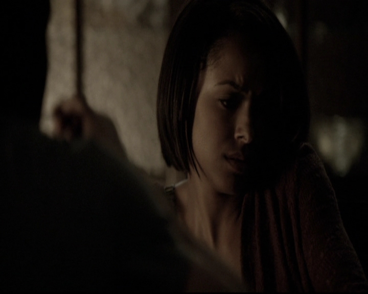 VampireDiariesWorld-dot-nl_6x02YellowLedbetter2299.jpg