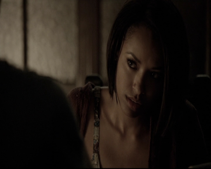 VampireDiariesWorld-dot-nl_6x02YellowLedbetter2304.jpg