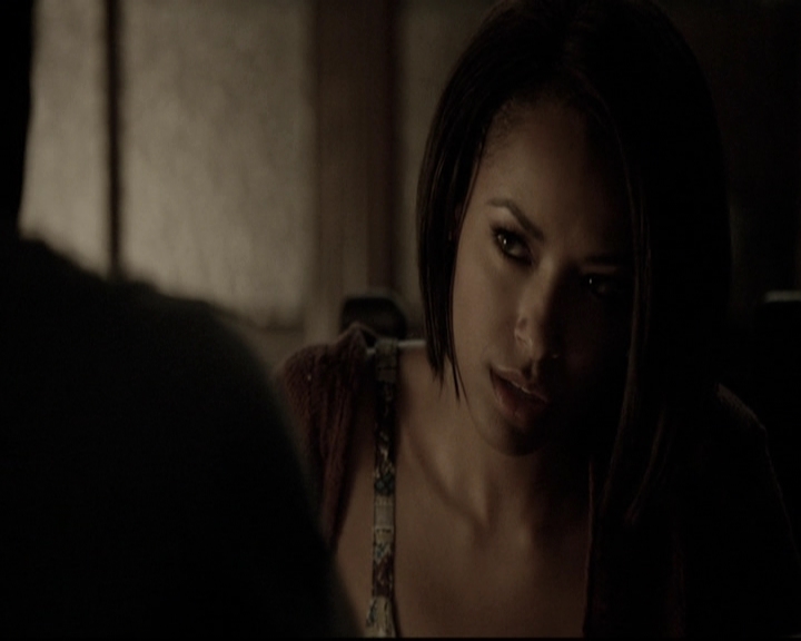 VampireDiariesWorld-dot-nl_6x02YellowLedbetter2305.jpg