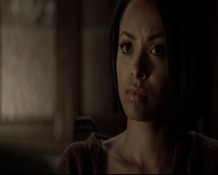 VampireDiariesWorld-dot-nl_6x02YellowLedbetter2316.jpg