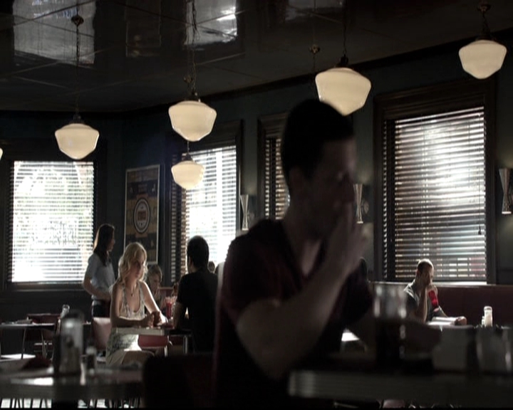 VampireDiariesWorld-dot-nl_6x03WelcomeToParadise0602.jpg