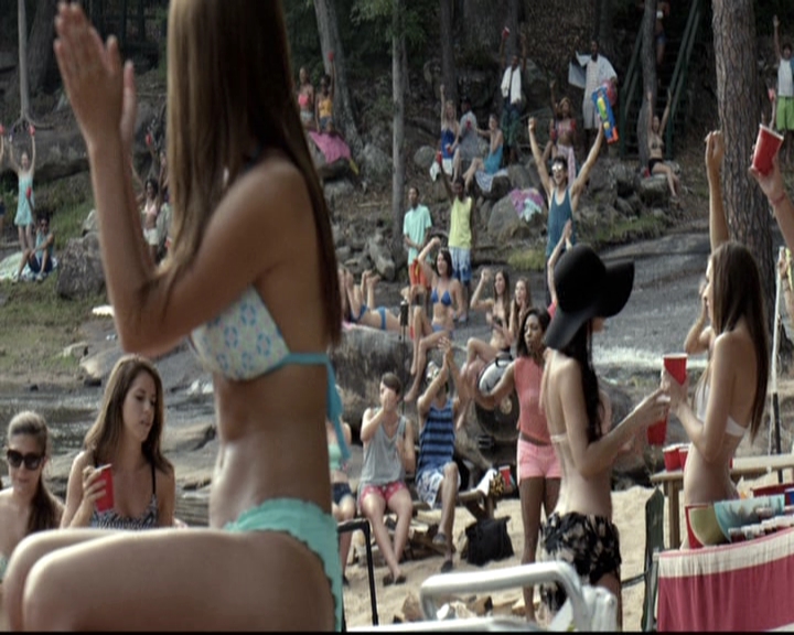 VampireDiariesWorld-dot-nl_6x03WelcomeToParadise0913.jpg