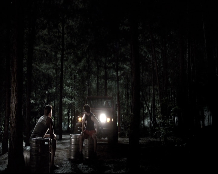 VampireDiariesWorld-dot-nl_6x03WelcomeToParadise1987.jpg