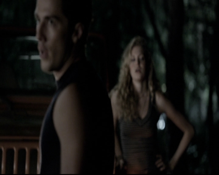 VampireDiariesWorld-dot-nl_6x03WelcomeToParadise1999.jpg