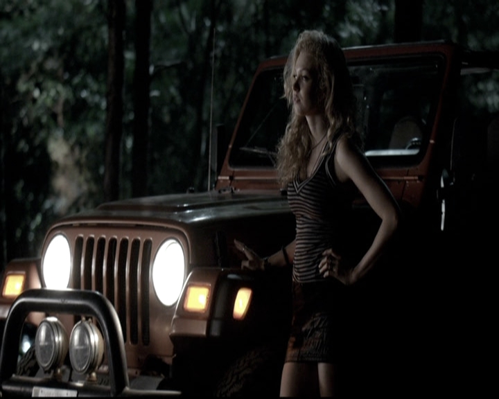 VampireDiariesWorld-dot-nl_6x03WelcomeToParadise2006.jpg