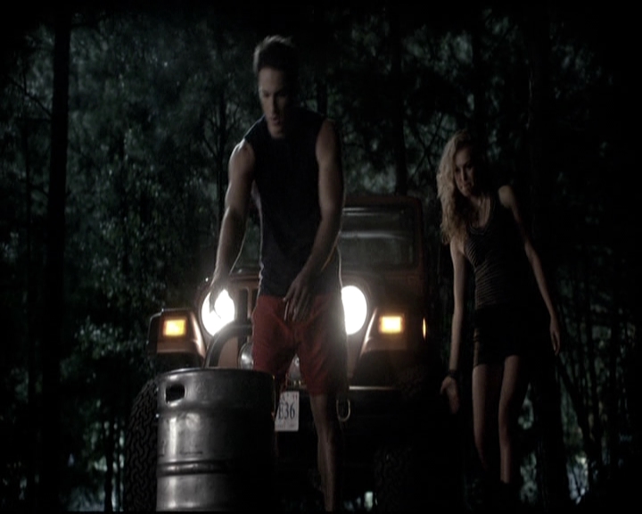 VampireDiariesWorld-dot-nl_6x03WelcomeToParadise2021.jpg