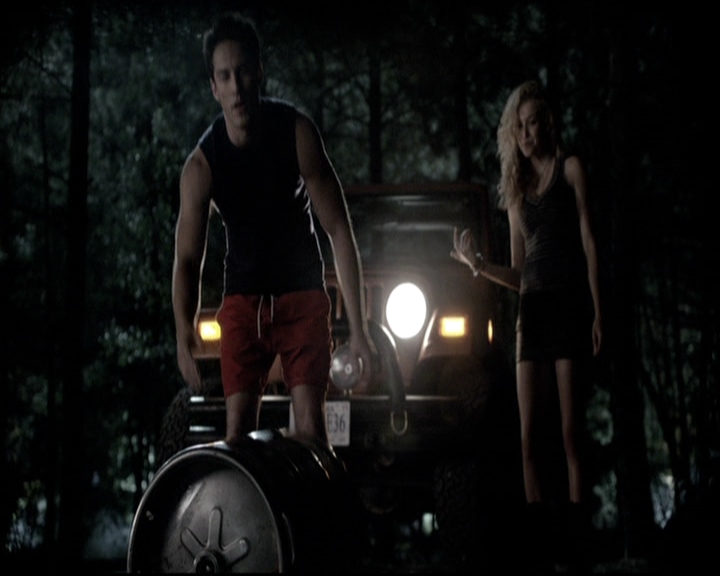 VampireDiariesWorld-dot-nl_6x03WelcomeToParadise2022.jpg