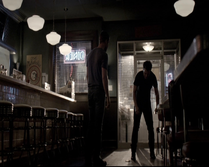 VampireDiariesWorld-dot-nl_6x03WelcomeToParadise2219.jpg