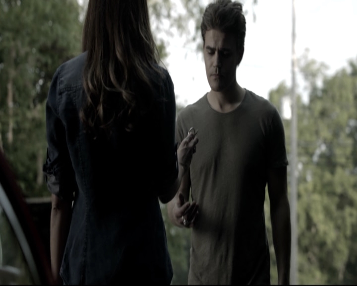 VampireDiariesWorld-dot-nl_6x04BlackHoleSun-DeletedScenes0024.jpg