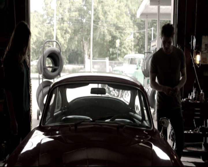 VampireDiariesWorld-dot-nl_6x04BlackHoleSun-DeletedScenes0031.jpg