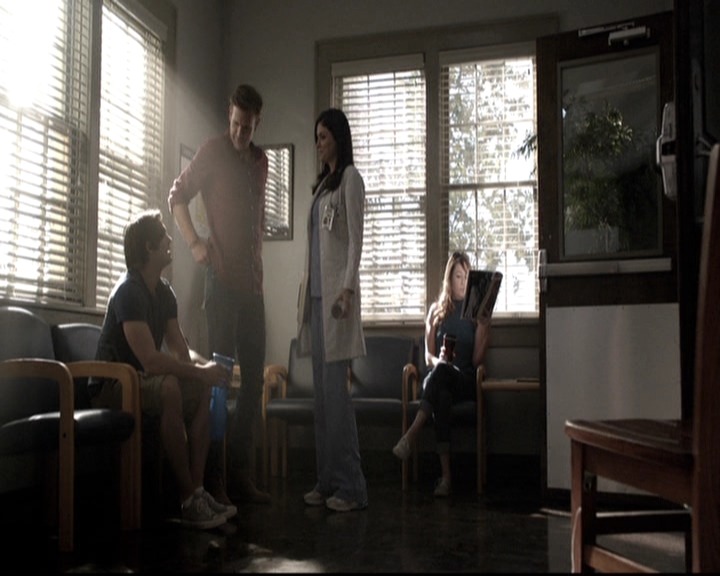 VampireDiariesWorld-dot-nl_6x04BlackHoleSun0307.jpg