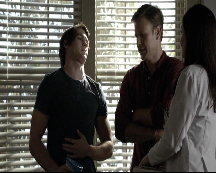 VampireDiariesWorld-dot-nl_6x04BlackHoleSun0311.jpg