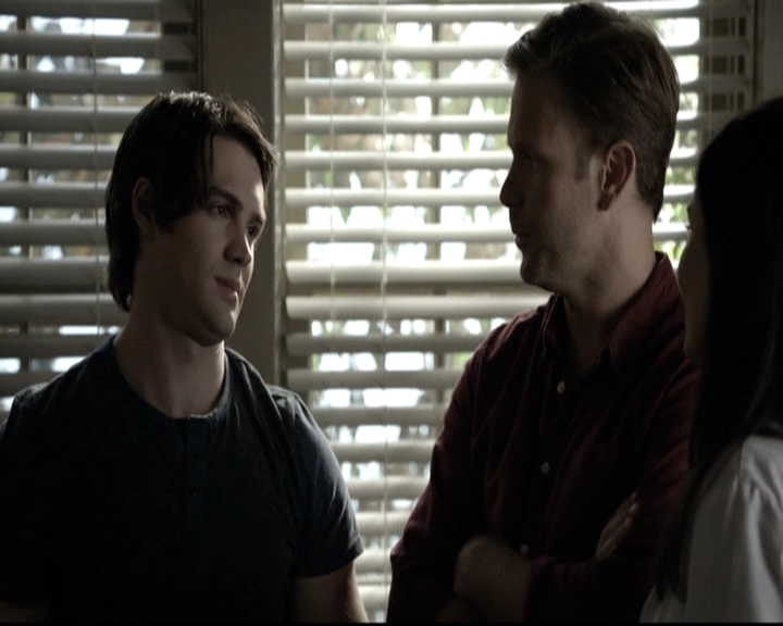 VampireDiariesWorld-dot-nl_6x04BlackHoleSun0313.jpg