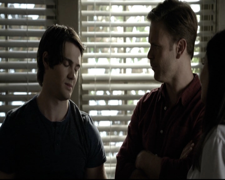 VampireDiariesWorld-dot-nl_6x04BlackHoleSun0314.jpg