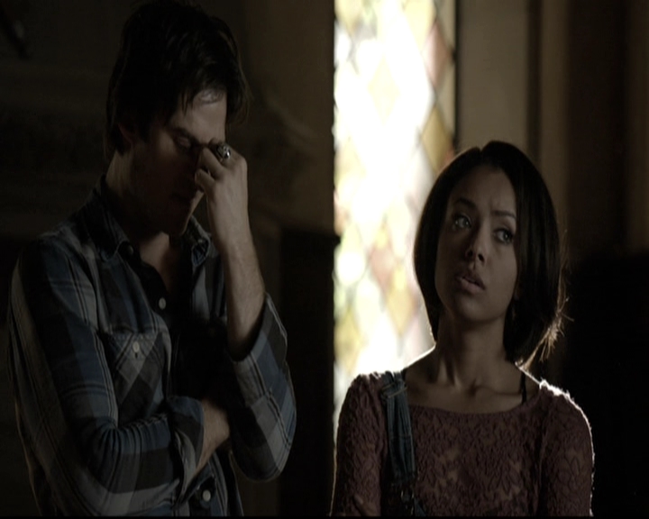 VampireDiariesWorld-dot-nl_6x04BlackHoleSun0405.jpg