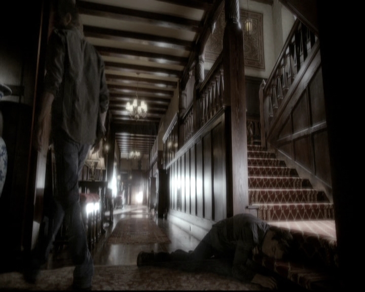 VampireDiariesWorld-dot-nl_6x04BlackHoleSun0913.jpg