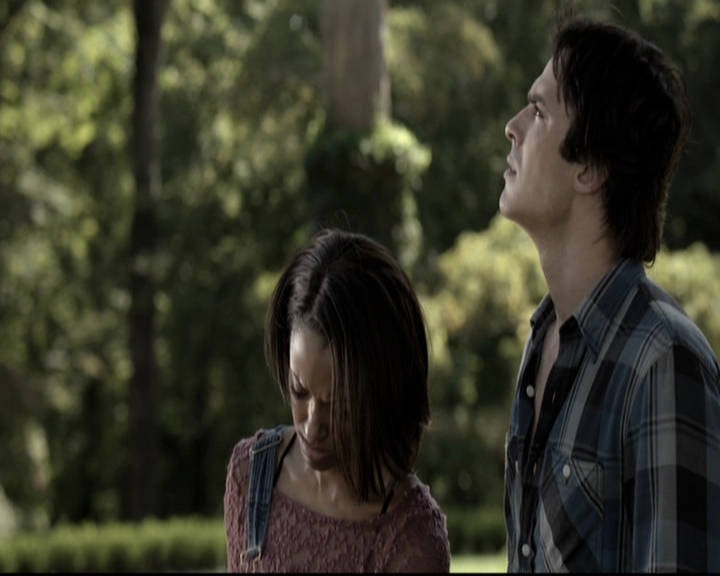 VampireDiariesWorld-dot-nl_6x04BlackHoleSun1214.jpg