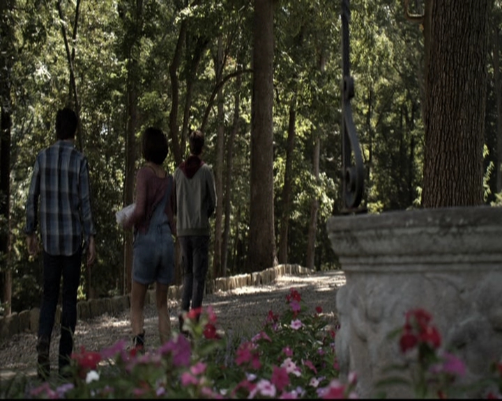 VampireDiariesWorld-dot-nl_6x04BlackHoleSun1230.jpg