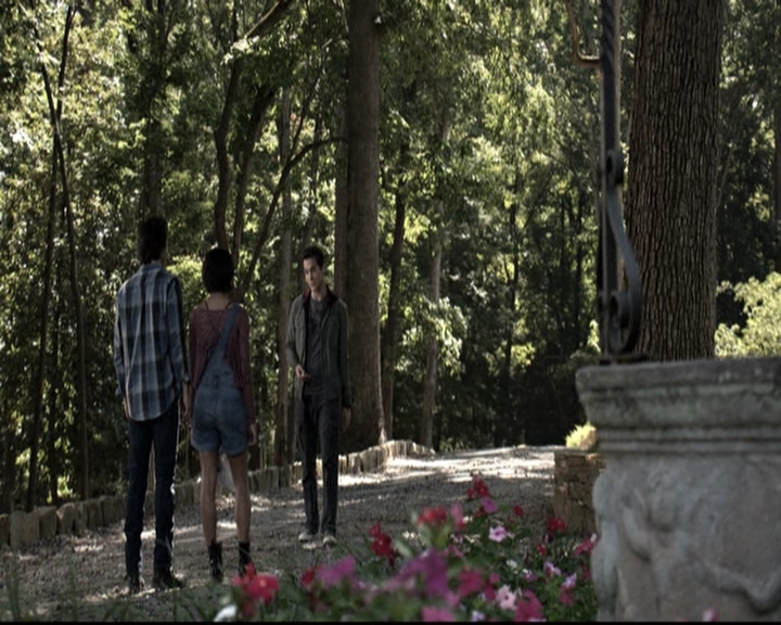 VampireDiariesWorld-dot-nl_6x04BlackHoleSun1252.jpg