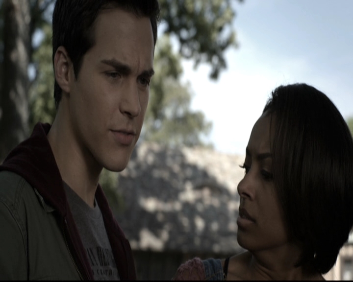 VampireDiariesWorld-dot-nl_6x04BlackHoleSun1272.jpg