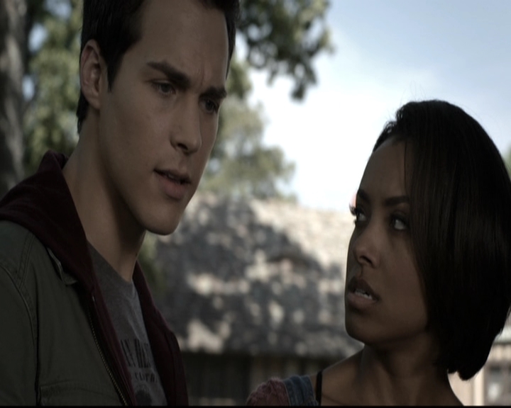 VampireDiariesWorld-dot-nl_6x04BlackHoleSun1274.jpg