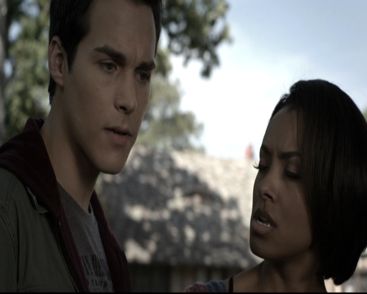 VampireDiariesWorld-dot-nl_6x04BlackHoleSun1276.jpg