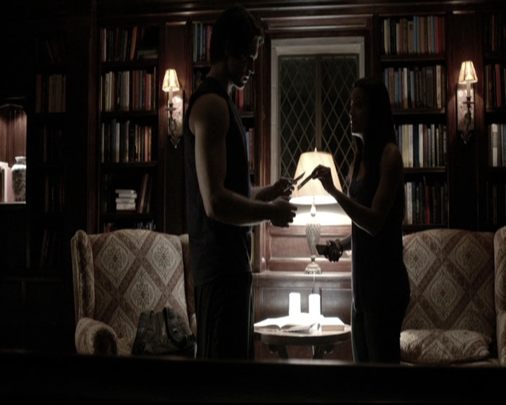 VampireDiariesWorld-dot-nl_6x04BlackHoleSun1972.jpg