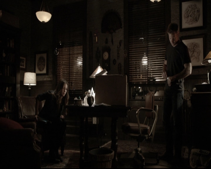 VampireDiariesWorld-dot-nl_6x04BlackHoleSun2090.jpg