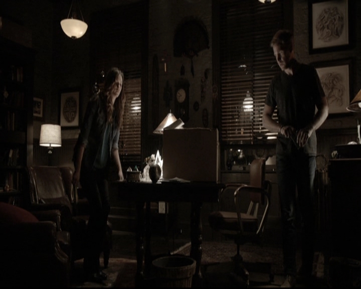 VampireDiariesWorld-dot-nl_6x04BlackHoleSun2091.jpg