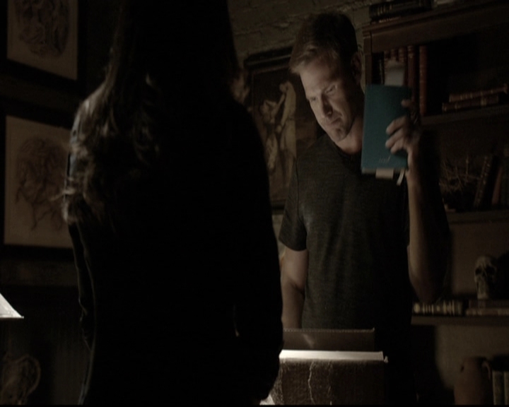 VampireDiariesWorld-dot-nl_6x04BlackHoleSun2105.jpg