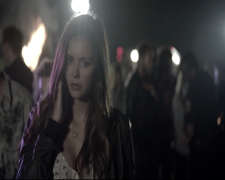 VampireDiariesWorld-dot-nl_6x05The_WorldHasTurnedAndLeftMeHere-deletedscenes0017.jpg