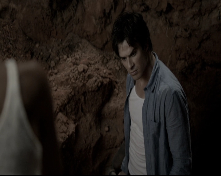 VampireDiariesWorld-dot-nl_6x05The_WorldHasTurnedAndLeftMeHere0800.jpg