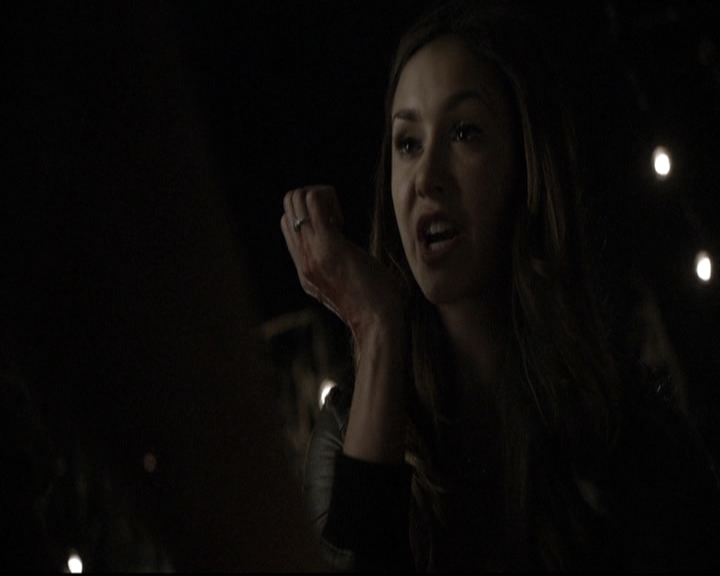 VampireDiariesWorld-dot-nl_6x05The_WorldHasTurnedAndLeftMeHere1725.jpg