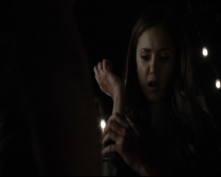 VampireDiariesWorld-dot-nl_6x05The_WorldHasTurnedAndLeftMeHere1728.jpg