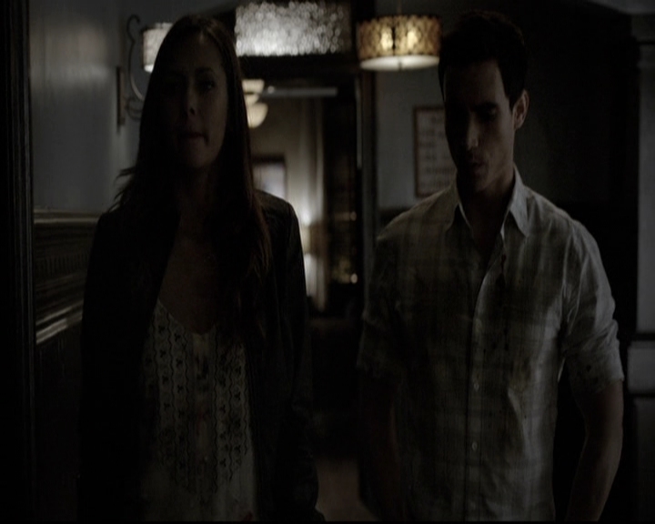 VampireDiariesWorld-dot-nl_6x05The_WorldHasTurnedAndLeftMeHere1995.jpg