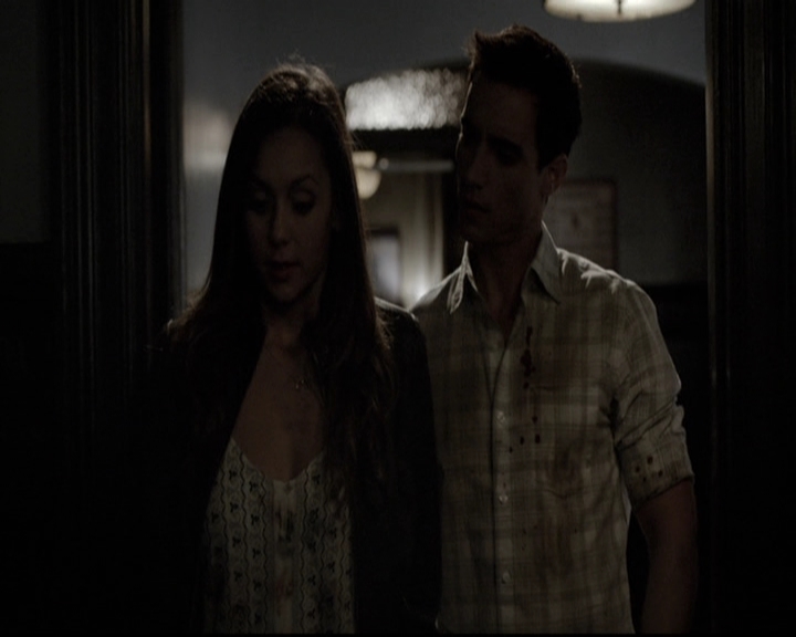 VampireDiariesWorld-dot-nl_6x05The_WorldHasTurnedAndLeftMeHere1997.jpg