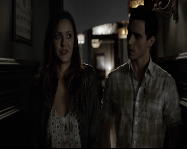 VampireDiariesWorld-dot-nl_6x05The_WorldHasTurnedAndLeftMeHere1999.jpg