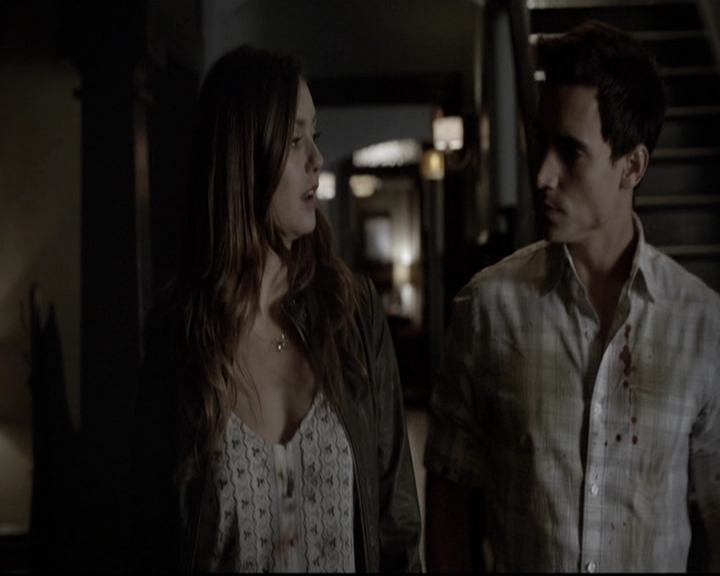 VampireDiariesWorld-dot-nl_6x05The_WorldHasTurnedAndLeftMeHere2005.jpg