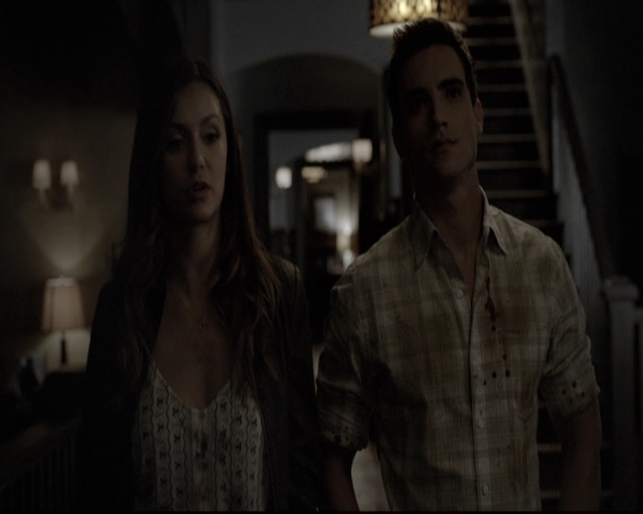 VampireDiariesWorld-dot-nl_6x05The_WorldHasTurnedAndLeftMeHere2009.jpg