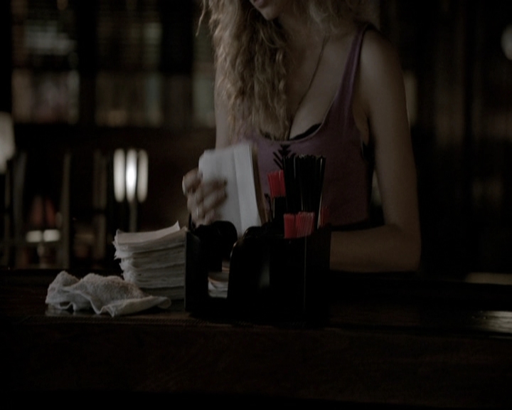 VampireDiariesWorld-dot-nl_6x05The_WorldHasTurnedAndLeftMeHere2050.jpg