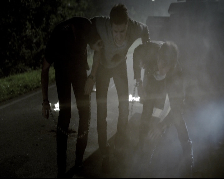 VampireDiariesWorld-dot-nl_6x06TheMoreYouIgnoreMeTheCloserIGet1738.jpg