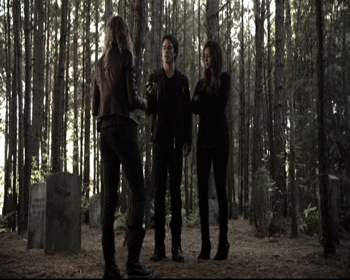 VampireDiariesWorld-dot-nl_6x09IAlone0403.jpg