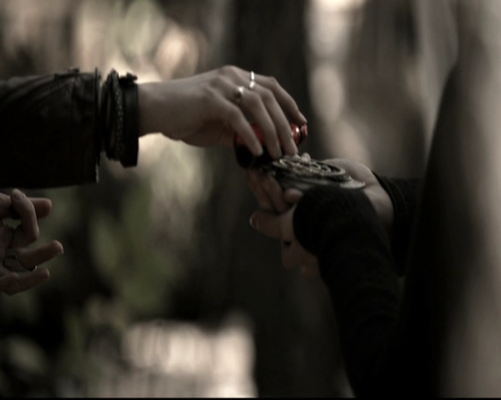 VampireDiariesWorld-dot-nl_6x09IAlone0460.jpg