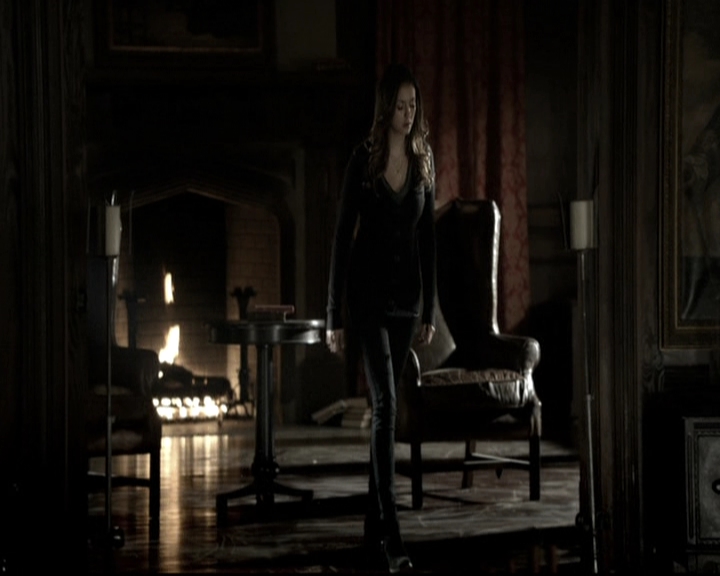 VampireDiariesWorld-dot-nl_6x09IAlone0621.jpg