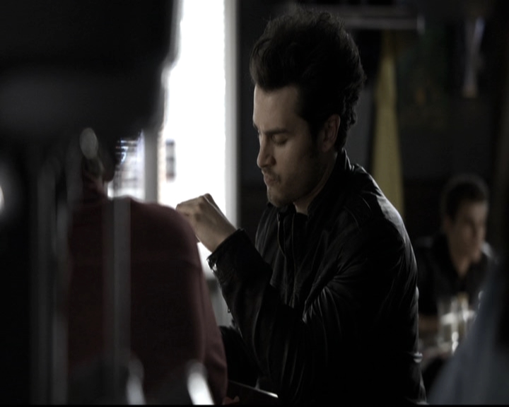 VampireDiariesWorld-dot-nl_6x09IAlone1234.jpg